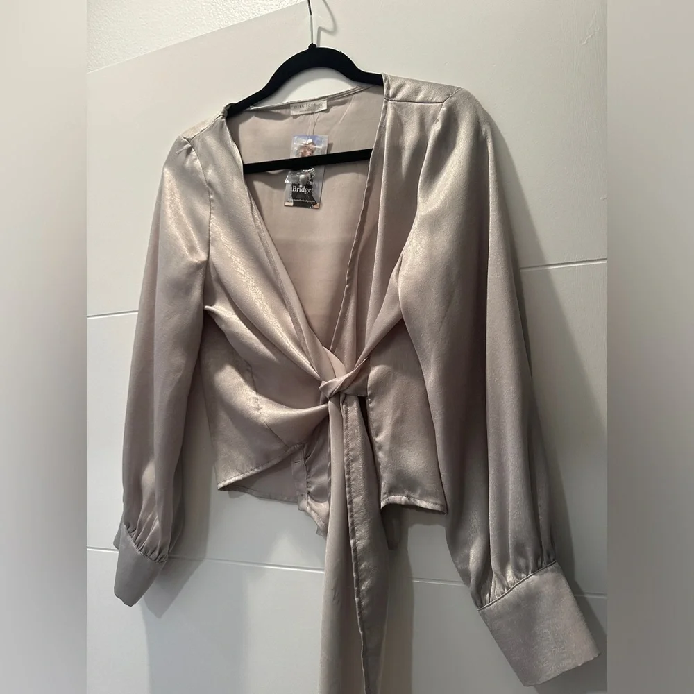 Miss love silver gray wrap long sleeve v neck blouse top business casual NWT M - Picture 10 of 15